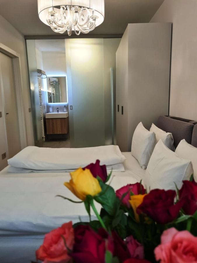 Sole Di Diana Luxury Apartments Peschiera del Garda Luaran gambar