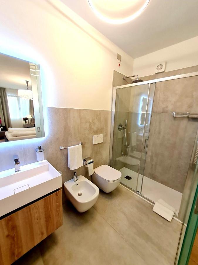 Sole Di Diana Luxury Apartments Peschiera del Garda Luaran gambar