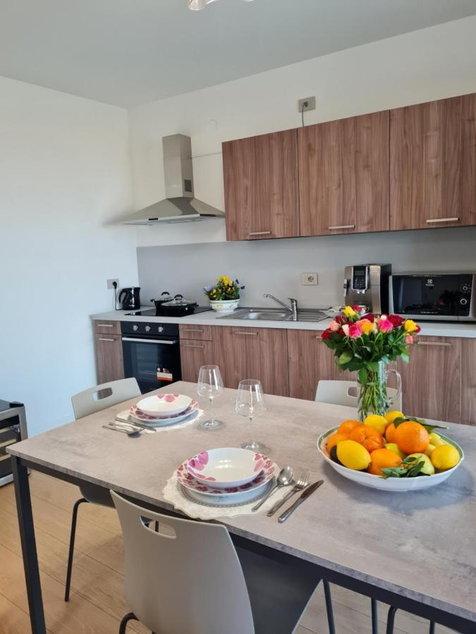 Sole Di Diana Luxury Apartments Peschiera del Garda Luaran gambar