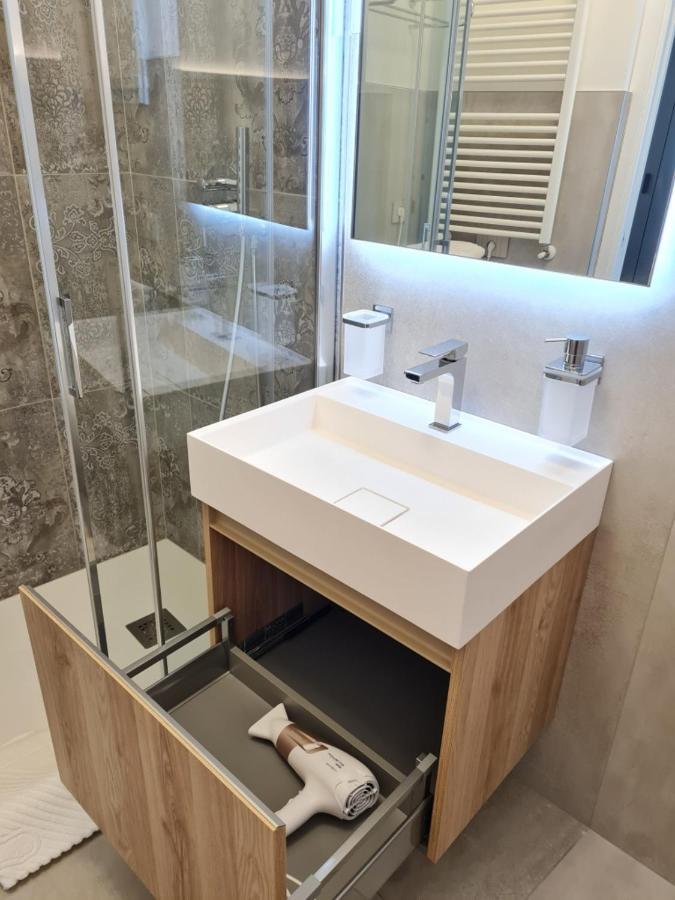 Sole Di Diana Luxury Apartments Peschiera del Garda Luaran gambar